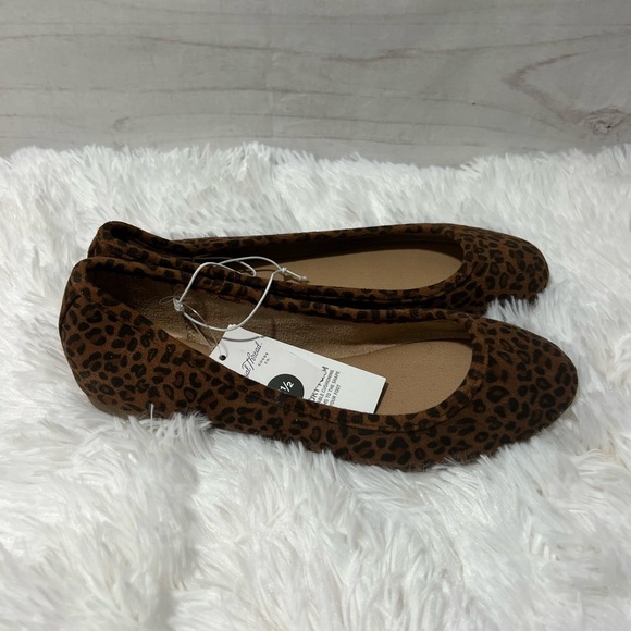 Leopard Print Ballet Flats 5 & 1/2 - Picture 2 of 5